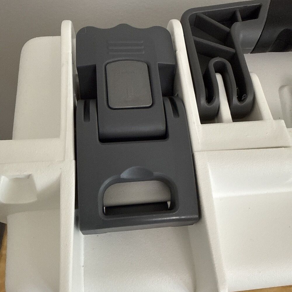 BRAND NEW INVICTA LIMITED EDITION 8-Slot Dive Impact Watch Case White Navy 15x12 - Picture 3 of 13